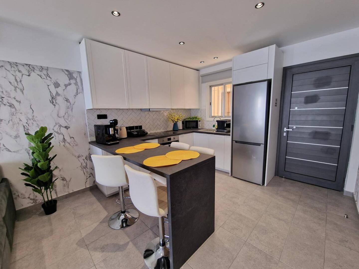 Makenzy Hidden Gem Apartment