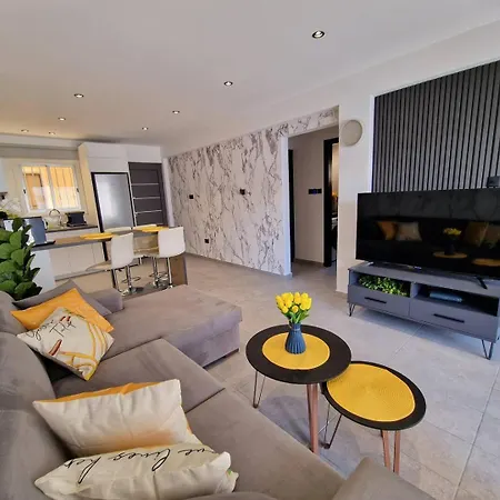 Makenzy Hidden Gem Apartment Larnaca Exterior photo
